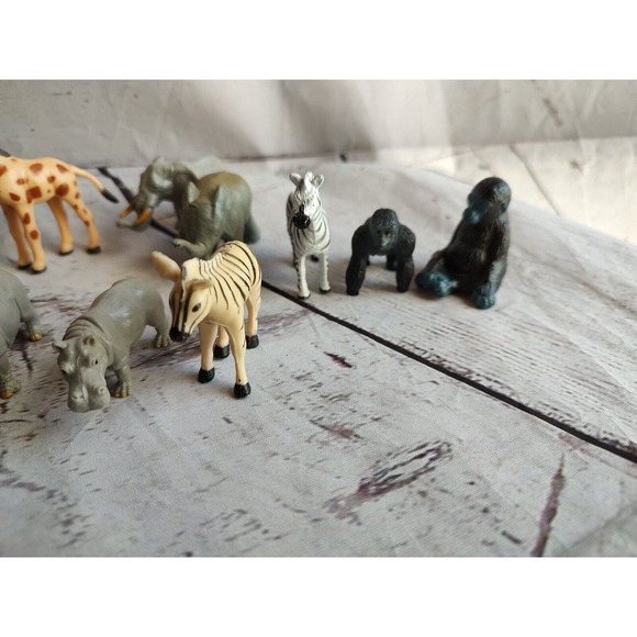 Mixed Lot of 16 Plastic Jungle Animals Toy Figures Zoo Safari Monkey Elephant - Picture 4 of 6